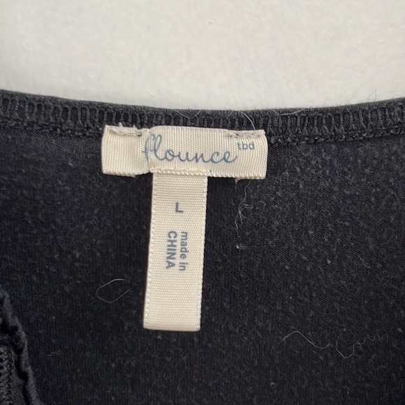 Flounce, black dress with adjustable straps. - Picture 4 of 8